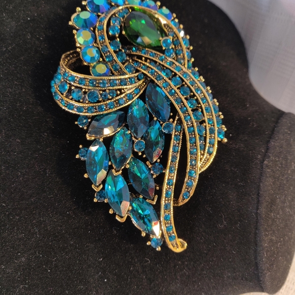 Large beautiful brooch - Picture 2 of 4